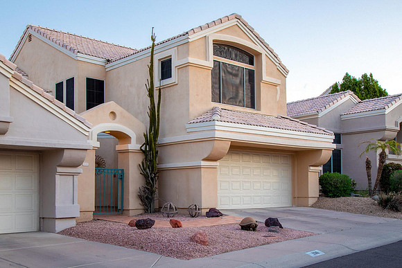1136 E Hiddenview Dr-001